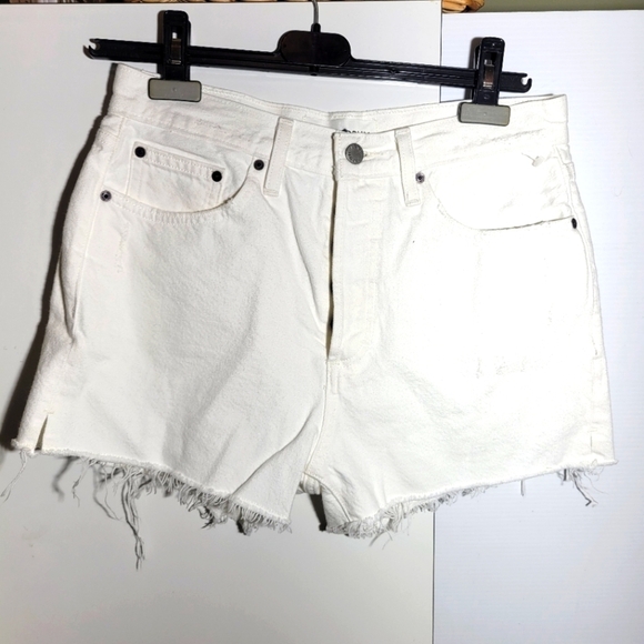 ❤️ 3 for $35 Aritzia Denim Forum Yoko Hi-Rise Jean Short Denim cut-off white 28 - Picture 1 of 7